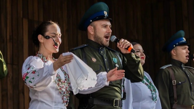 Муниципальный ансамбль казачьей песни "Яик" 3